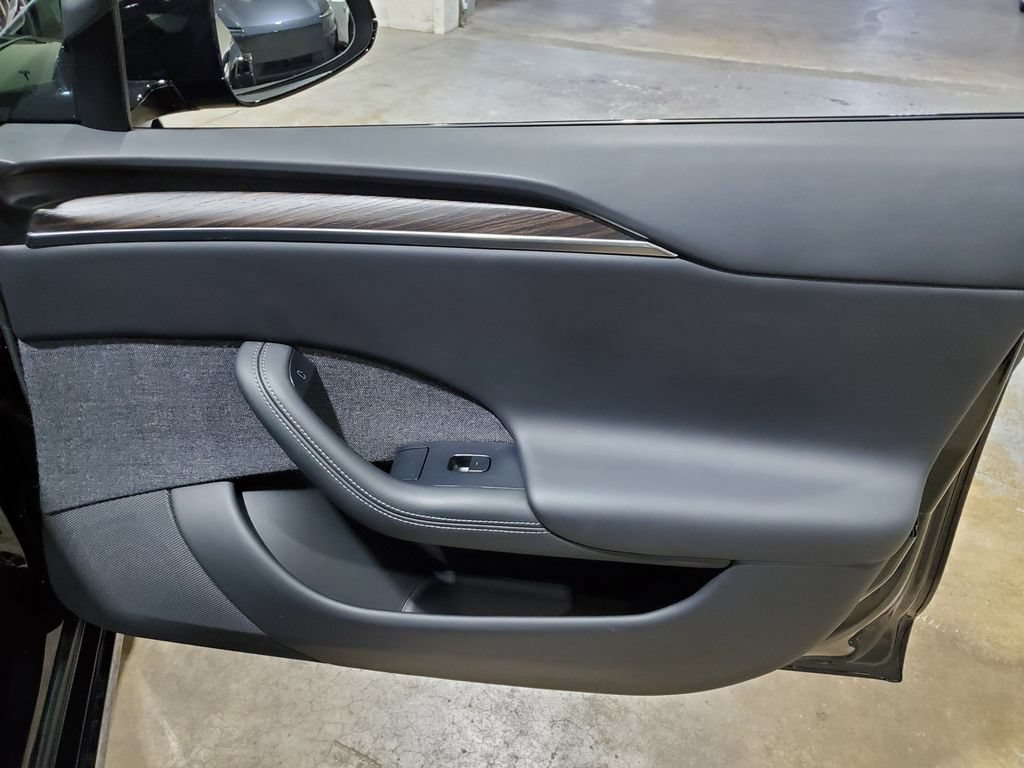 Used 2022 Tesla Model S AWD/4WD image 17