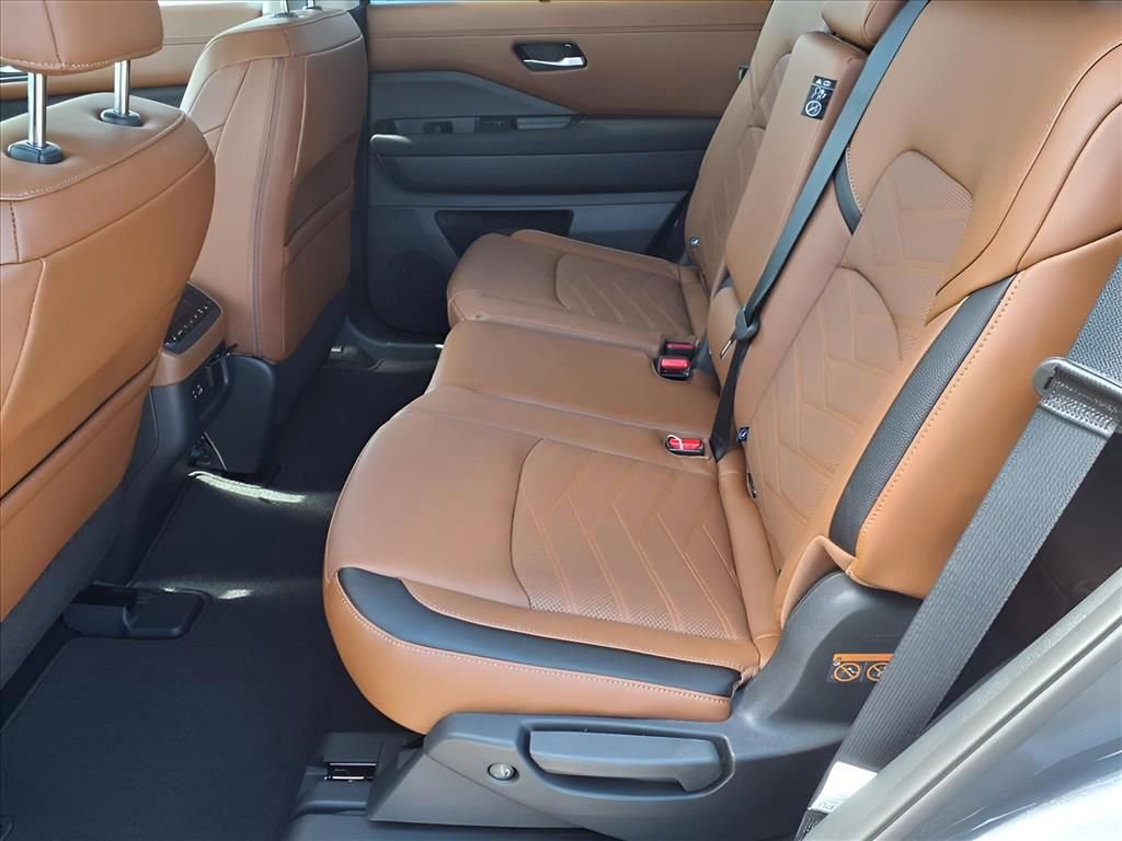 New 2025 Nissan Pathfinder Platinum w/ Cargo Package image 10