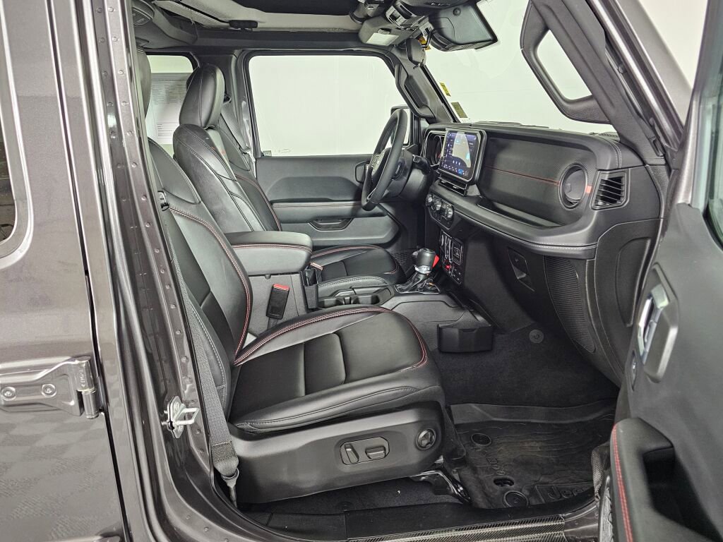 Used 2025 Jeep Wrangler Unlimited Rubicon w/ Convenience Group image 35