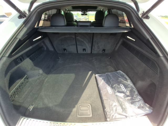 Used 2023 Audi Q8 Prestige w/ Prestige Package AWD/4WD image 15