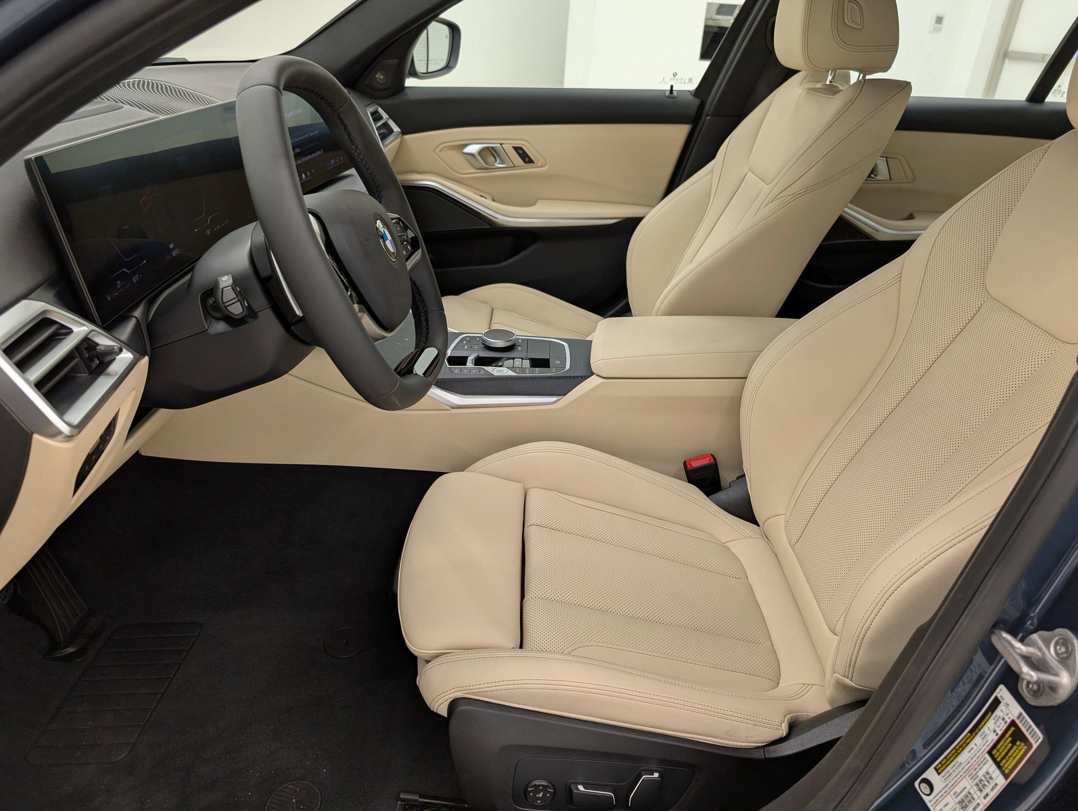 Used 2025 BMW 330i Sedan w/ Premium Package image 5