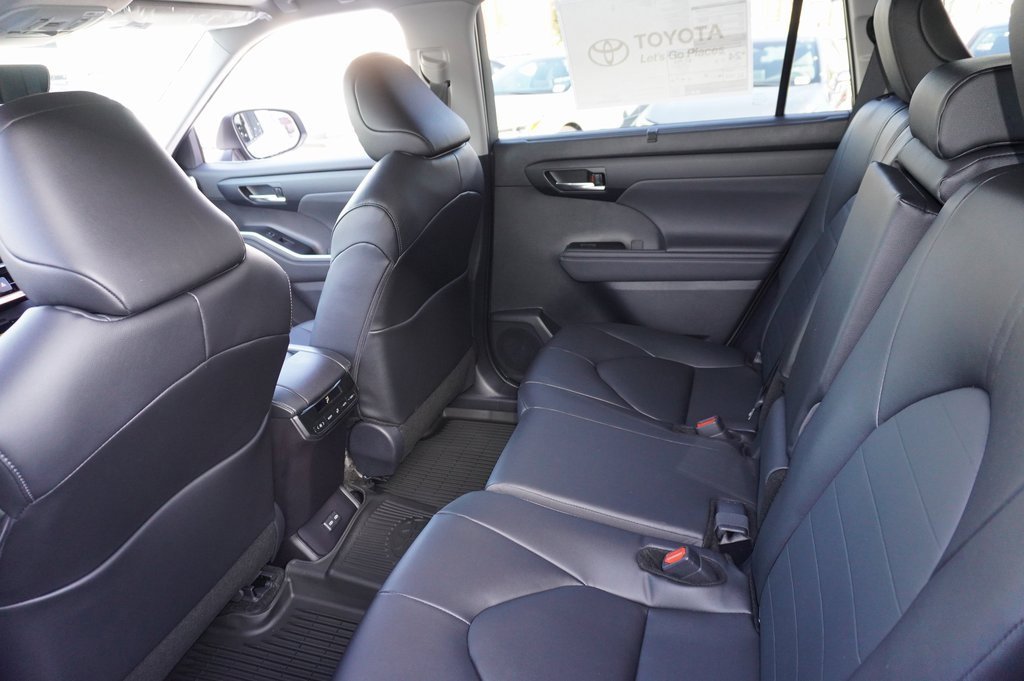 New 2026 Toyota Highlander XLE image 10