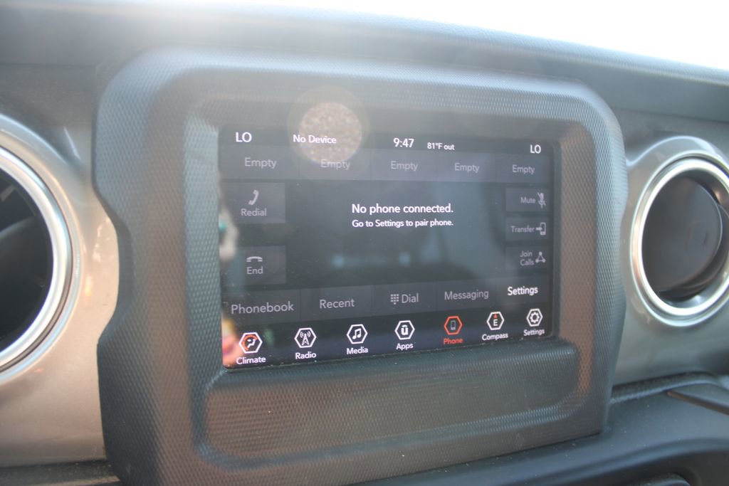Used 2020 Jeep Wrangler Unlimited Sahara image 25