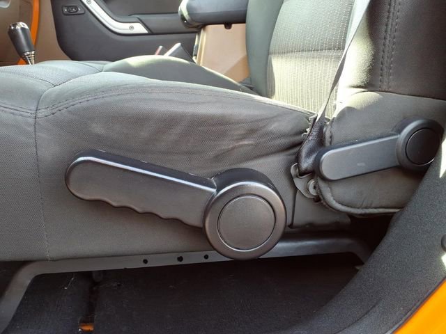 Used 2012 Jeep Wrangler Unlimited Sahara AWD/4WD image 15