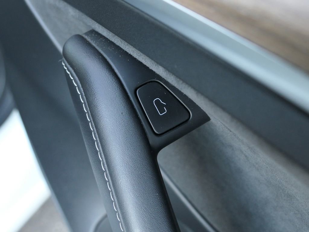 Used 2023 Tesla Model 3 Standard Range image 23