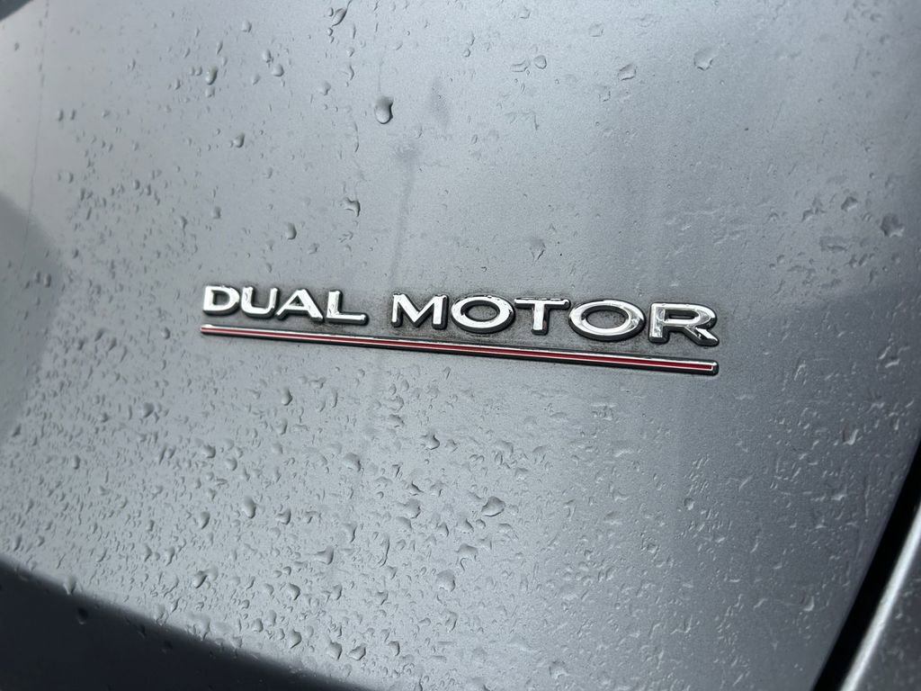 Used 2025 Tesla Model Y Performance image 35