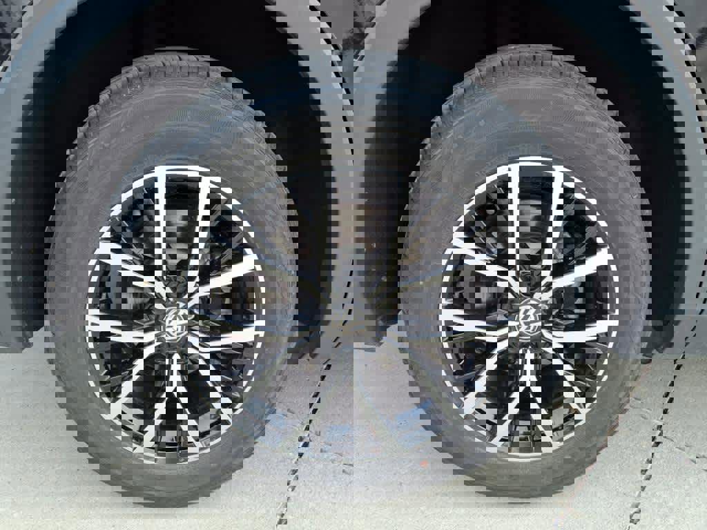 Used 2021 Volkswagen Tiguan SE image 6