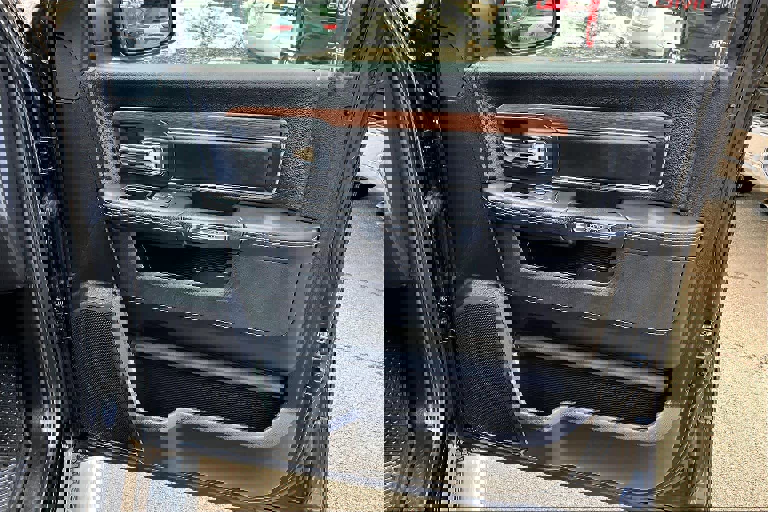 Used 2017 RAM 1500 Laramie w/ Convenience Group image 21