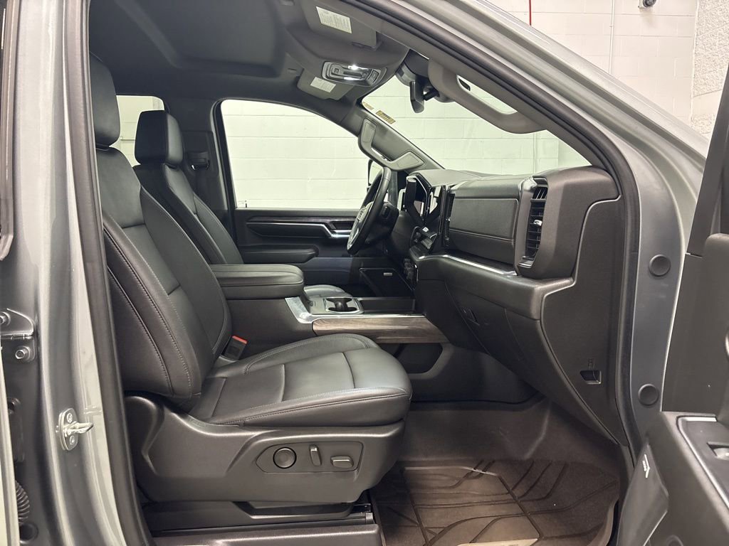 Used 2024 Chevrolet Silverado 2500 LTZ w/ LTZ Convenience Package image 35
