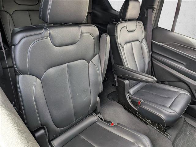 Certified 2025 Jeep Grand Cherokee L Limited w/ Black Appearance Package AWD/4WD image 17