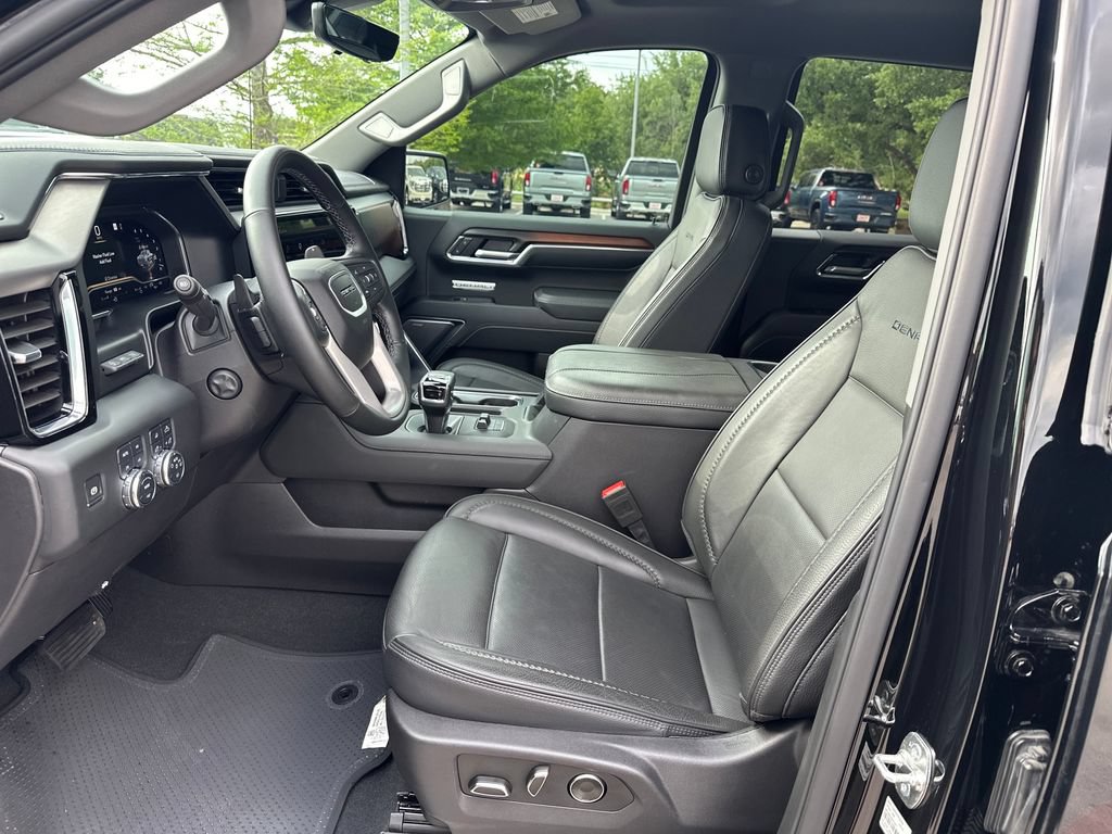 Used 2025 GMC Sierra 1500 Denali w/ Technology Package AWD/4WD image 18