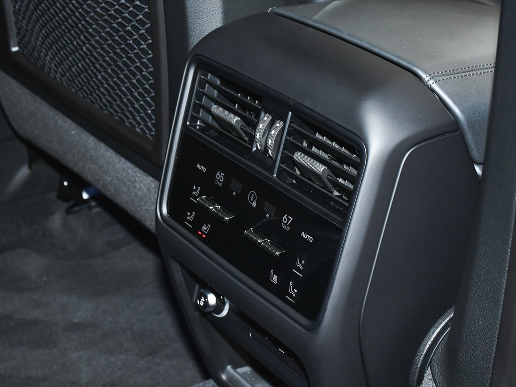 Used 2024 Porsche Cayenne S image 65