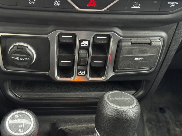 Certified 2022 Jeep Gladiator Willys image 36