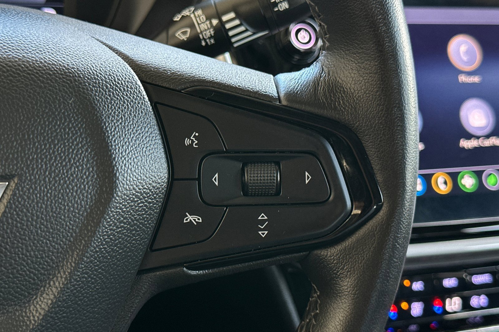 Certified 2022 Chevrolet Bolt EUV LT w/ Convenience Package image 32