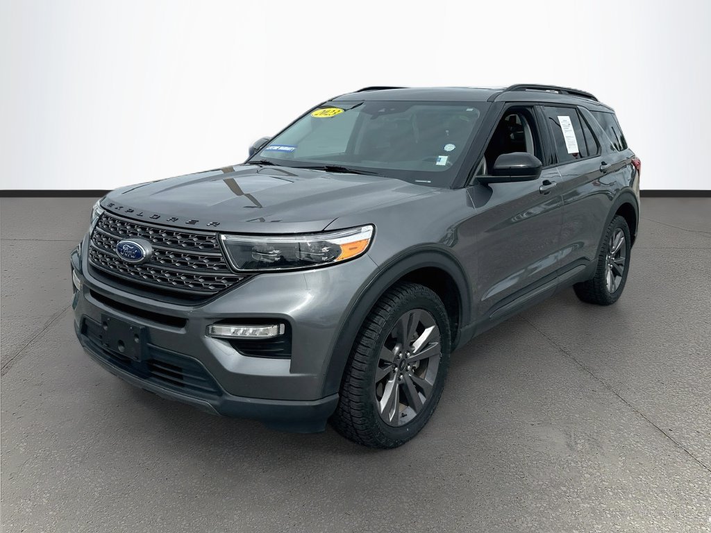 Used 2023 Ford Explorer XLT w/ Equipment Group 202A AWD/4WD image 3