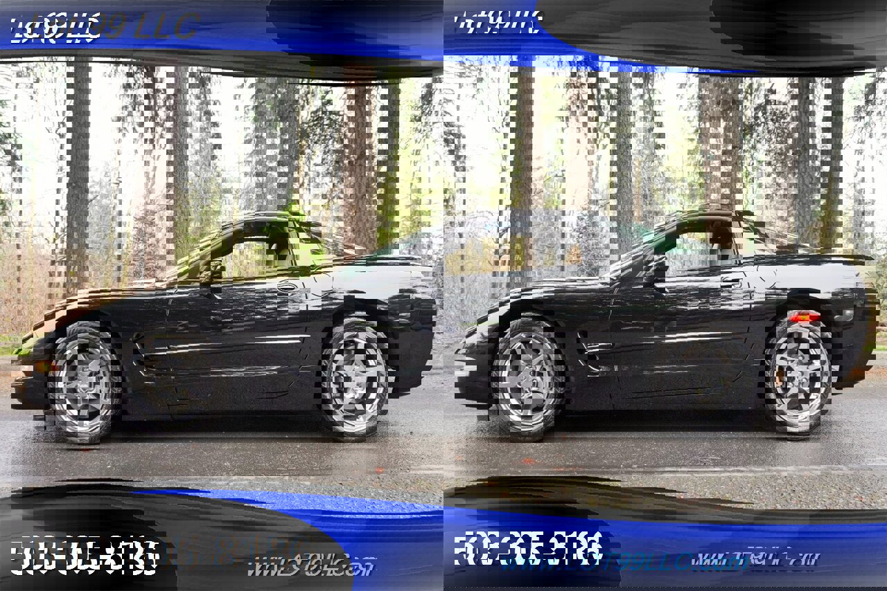 Used 2004 Chevrolet Corvette Coupe w/ Preferred Equipment Group image 1