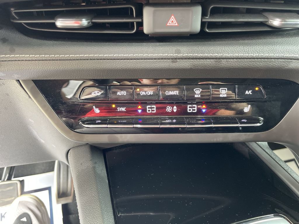 Used 2023 Buick Envision Essence w/ Sport Touring Package AWD/4WD image 19