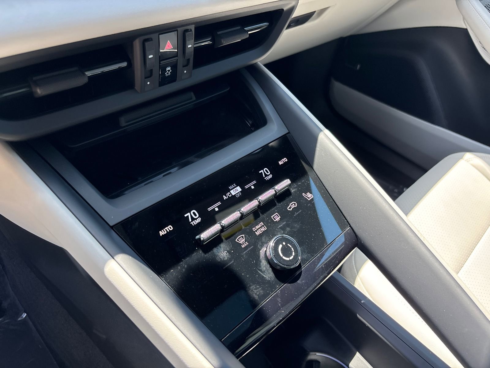 Used 2025 Porsche Macan 4 Electric AWD/4WD image 29