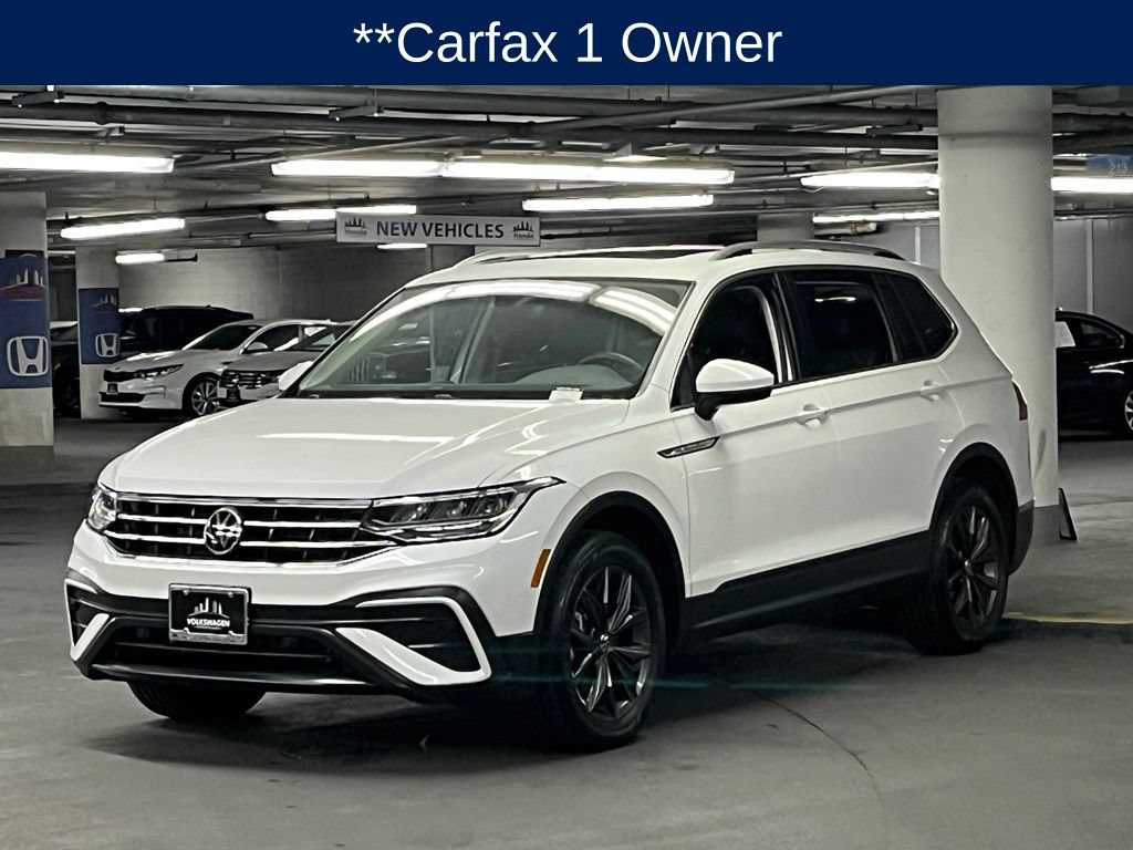 Used 2023 Volkswagen Tiguan SE w/ Panoramic Sunroof Package FWD image 3