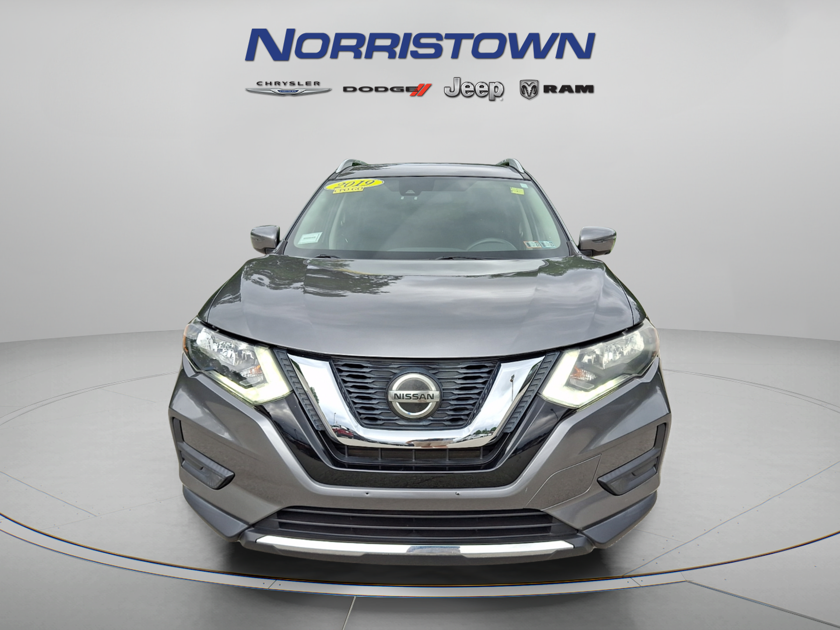 Used 2019 Nissan Rogue SV w/ Premium Package AWD/4WD image 2