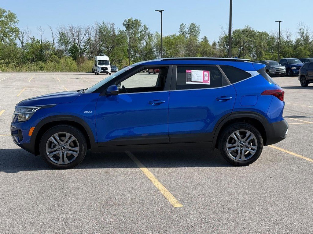 Used 2023 Kia Seltos S AWD/4WD image 2