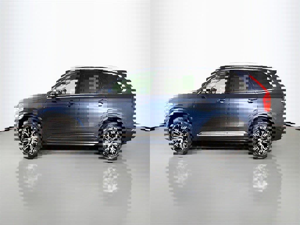 Certified 2025 Volvo XC90 B6 Core image 4