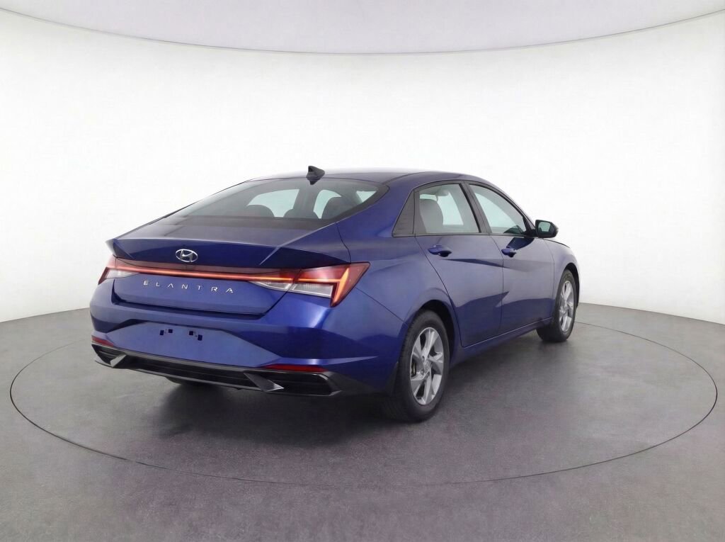 Used 2021 Hyundai Elantra SE image 37