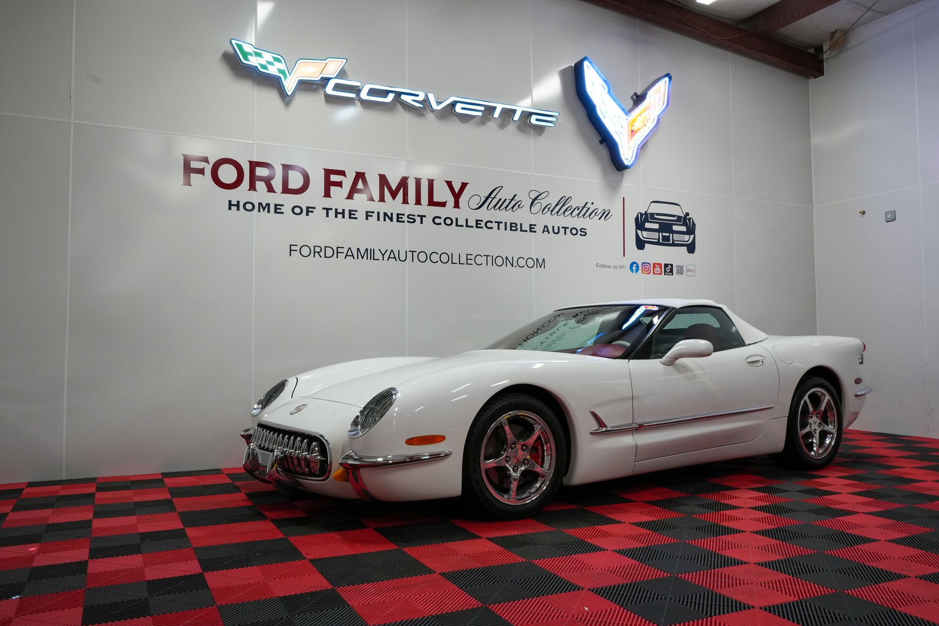 Used 2003 Chevrolet Corvette Convertible w/ Preferred Equipment Group1 image 1