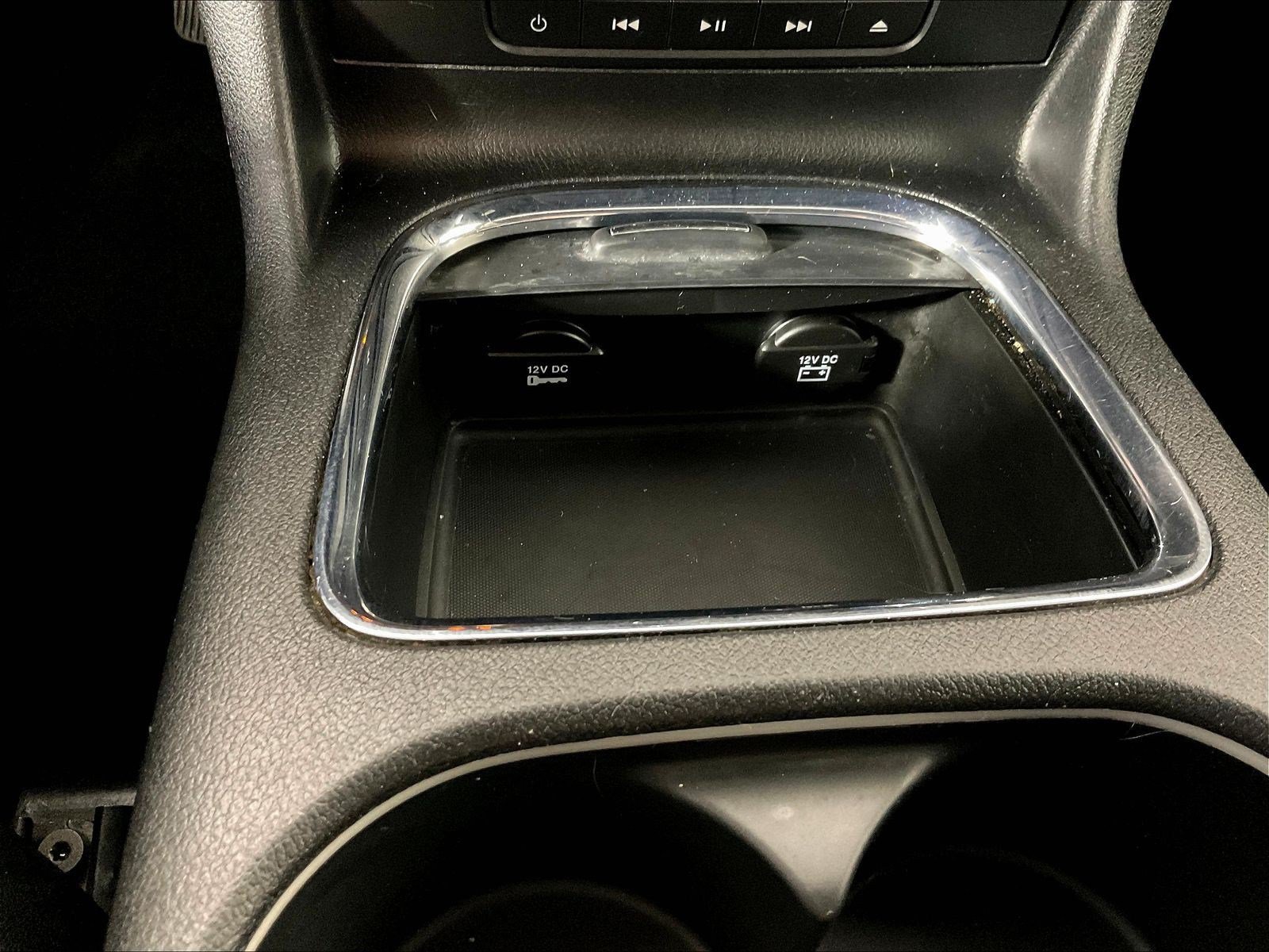 Used 2014 Chrysler Town & Country S FWD image 16