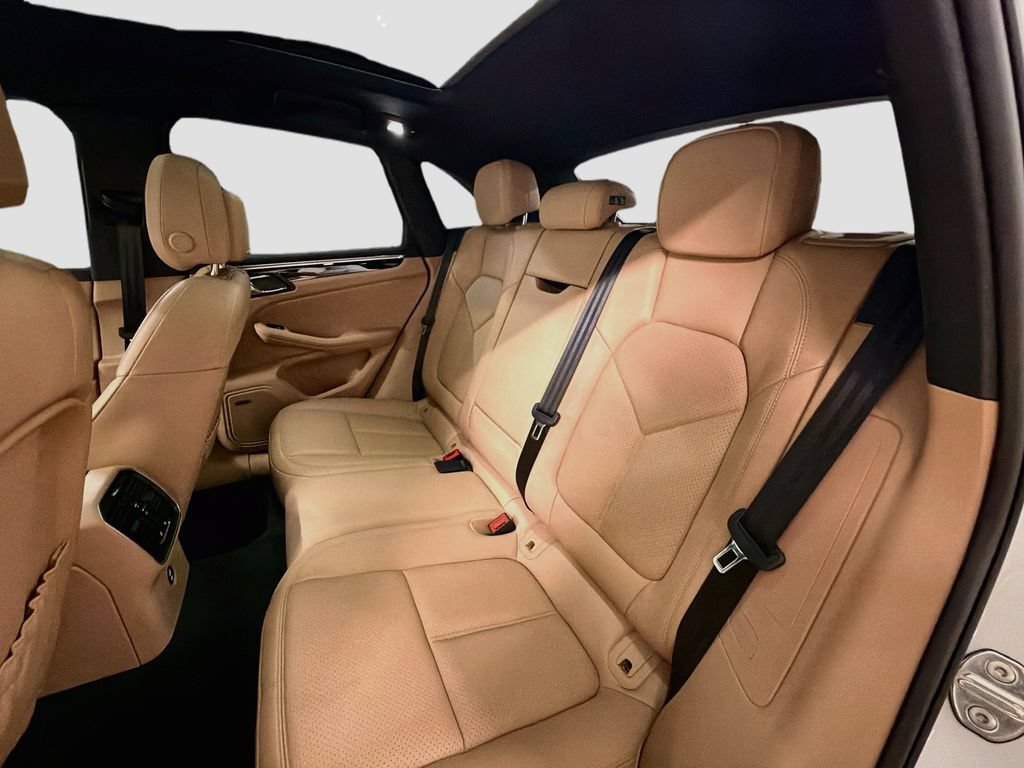 Used 2026 Porsche Macan AWD/4WD image 25
