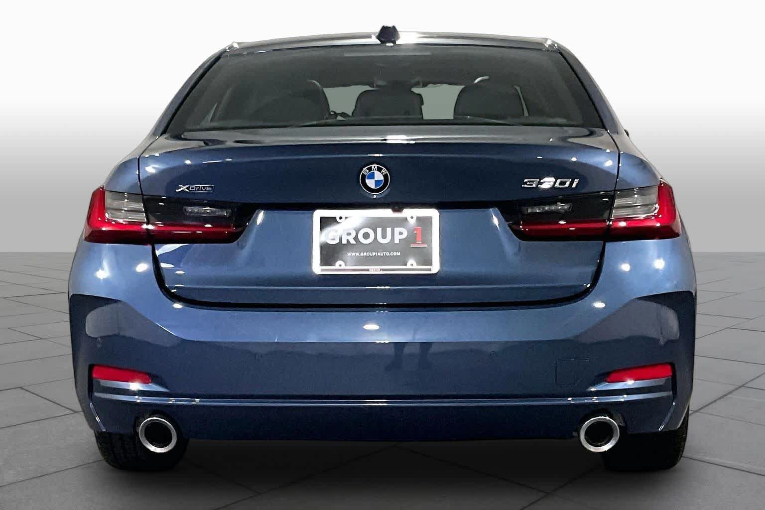 Certified 2025 BMW 330i xDrive Sedan w/ Premium Package AWD/4WD image 4
