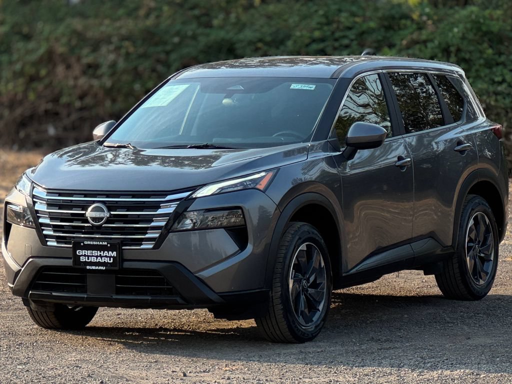 Used 2025 Nissan Rogue SV FWD image 3