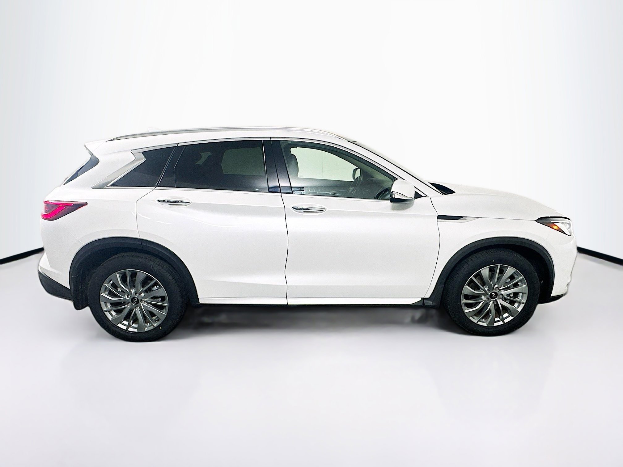 Used 2023 INFINITI QX50 Luxe image 10