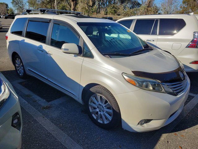Used 2015 Toyota Sienna Limited image 3