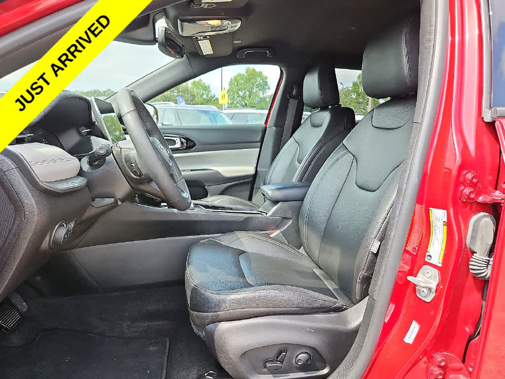 Used 2025 Jeep Compass Limited AWD/4WD image 12