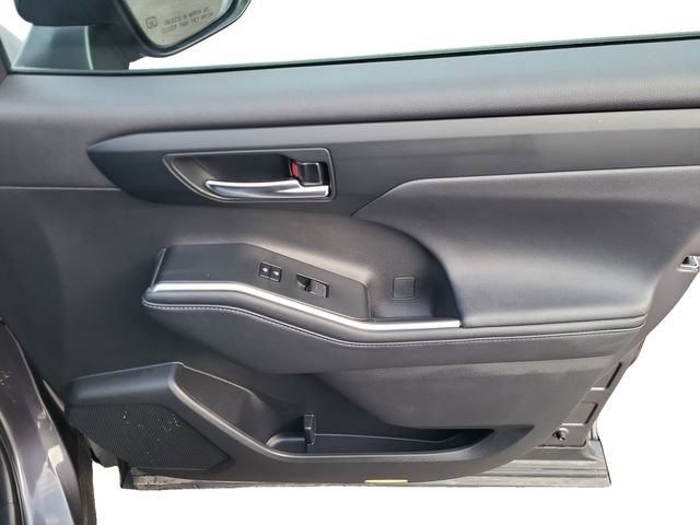 Used 2024 Toyota Highlander XLE image 30