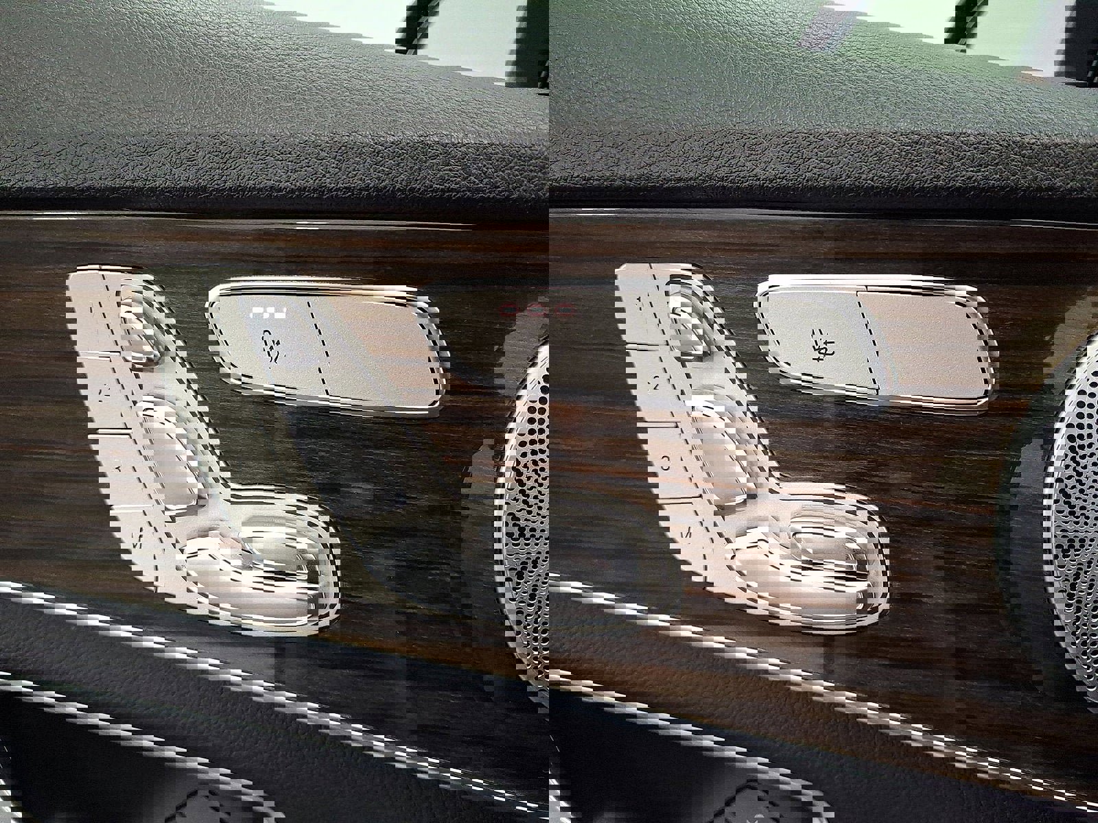 Used 2018 Mercedes-Benz C 300 4MATIC Sedan image 19