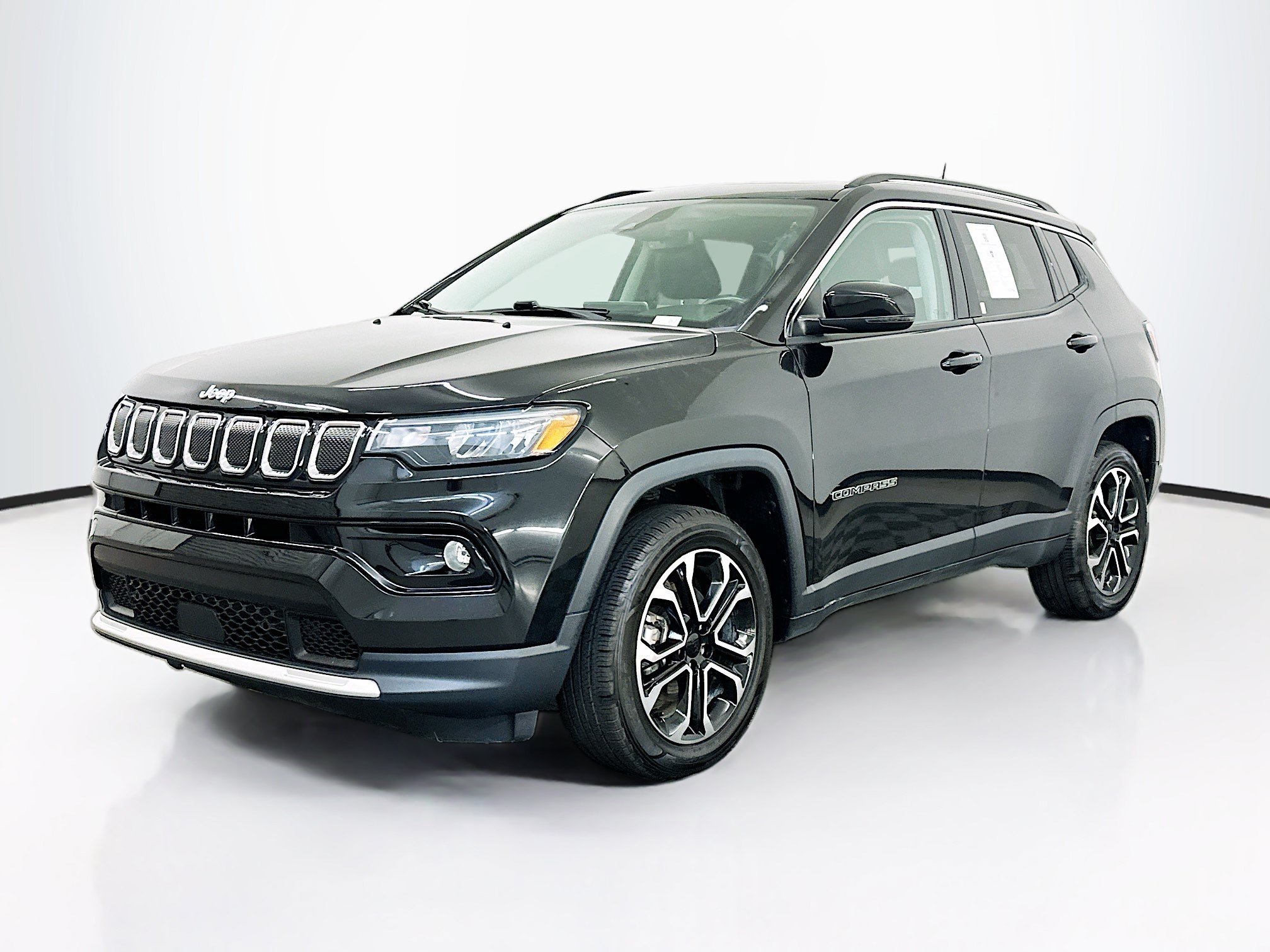 Used 2022 Jeep Compass Limited w/ Sun and Sound Group AWD/4WD image 3