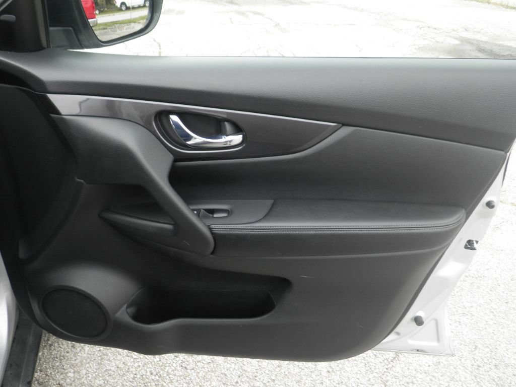 Used 2020 Nissan Rogue SV w/ Sun & Sound Touring Package image 32