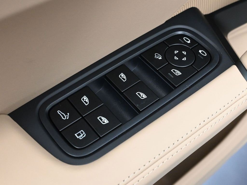 New 2026 Porsche Cayenne E-Hybrid Coupe image 19