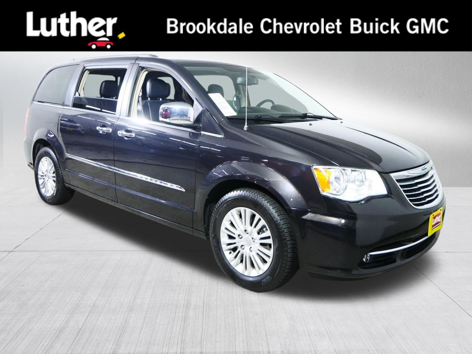 Used 2015 Chrysler Town & Country Touring-L w/ Driver Convenience Group FWD image 1