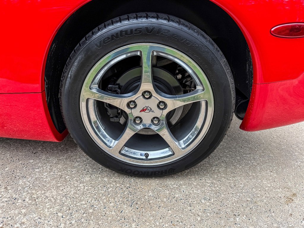 Used 2004 Chevrolet Corvette Coupe w/ Roof Package image 23