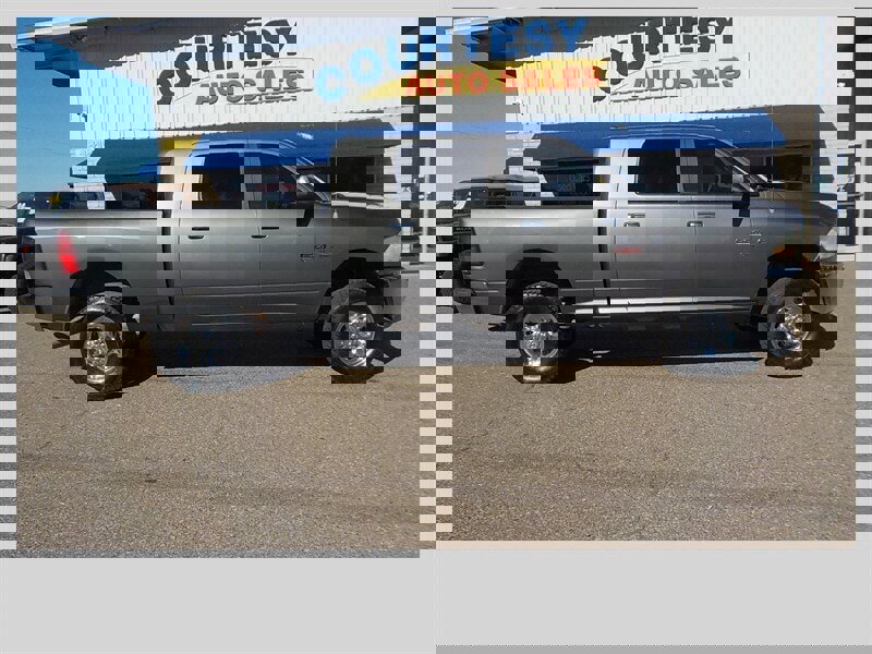 Used 2011 RAM 2500 SLT image 11