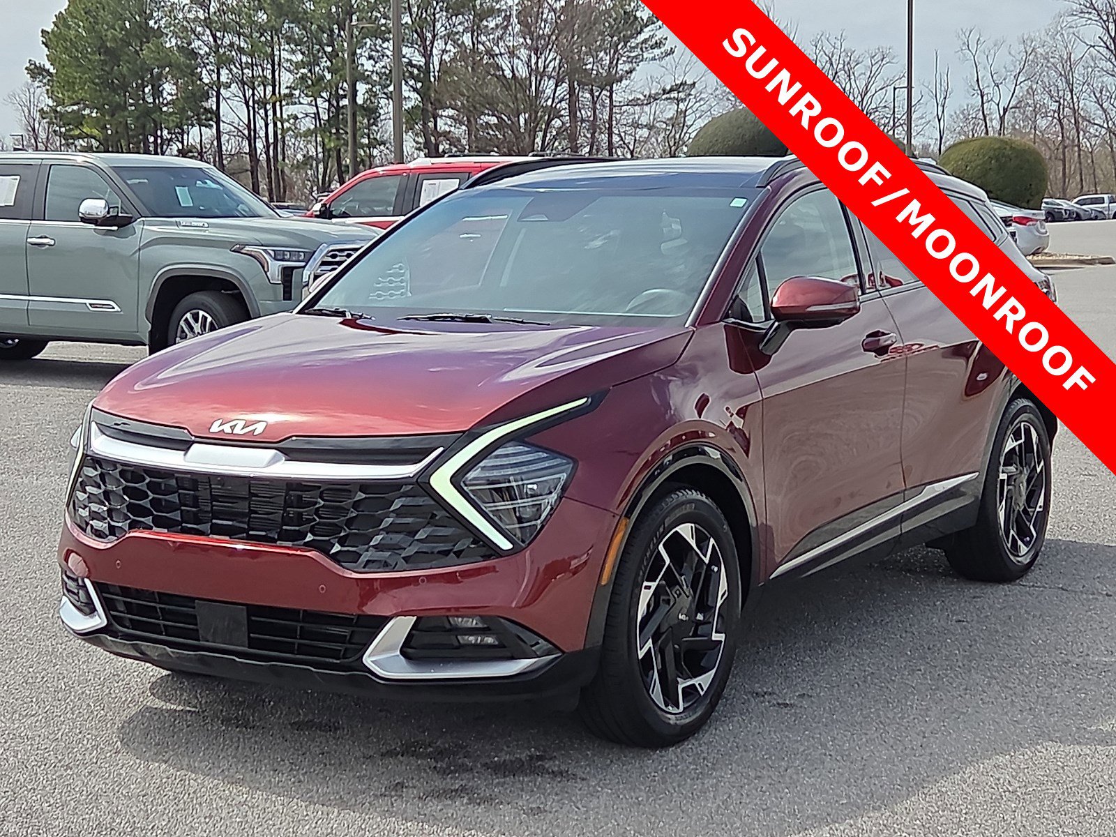 Used 2025 Kia Sportage SX image 2