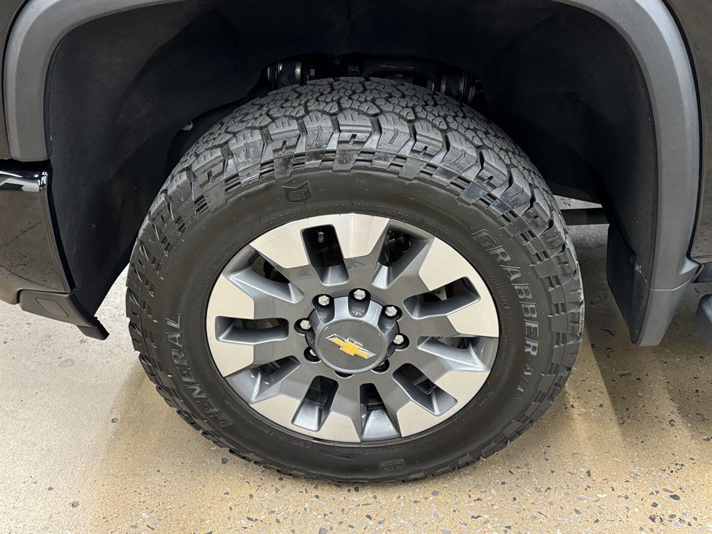 Used 2024 Chevrolet Silverado 2500 Custom w/ Custom Value Package AWD/4WD image 7