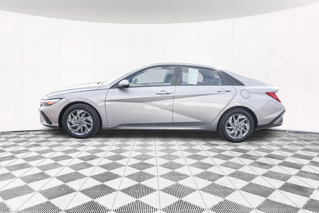 Used 2024 Hyundai Elantra SEL FWD image 15