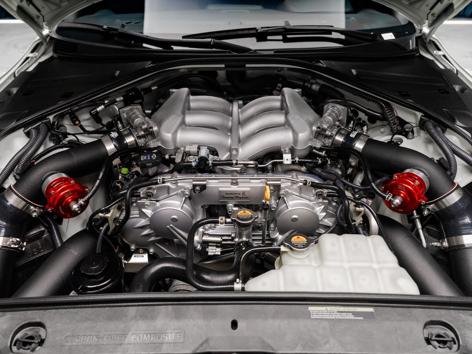 Used 2024 Nissan GT-R Premium w/ Premium Interior Package AWD/4WD image 2
