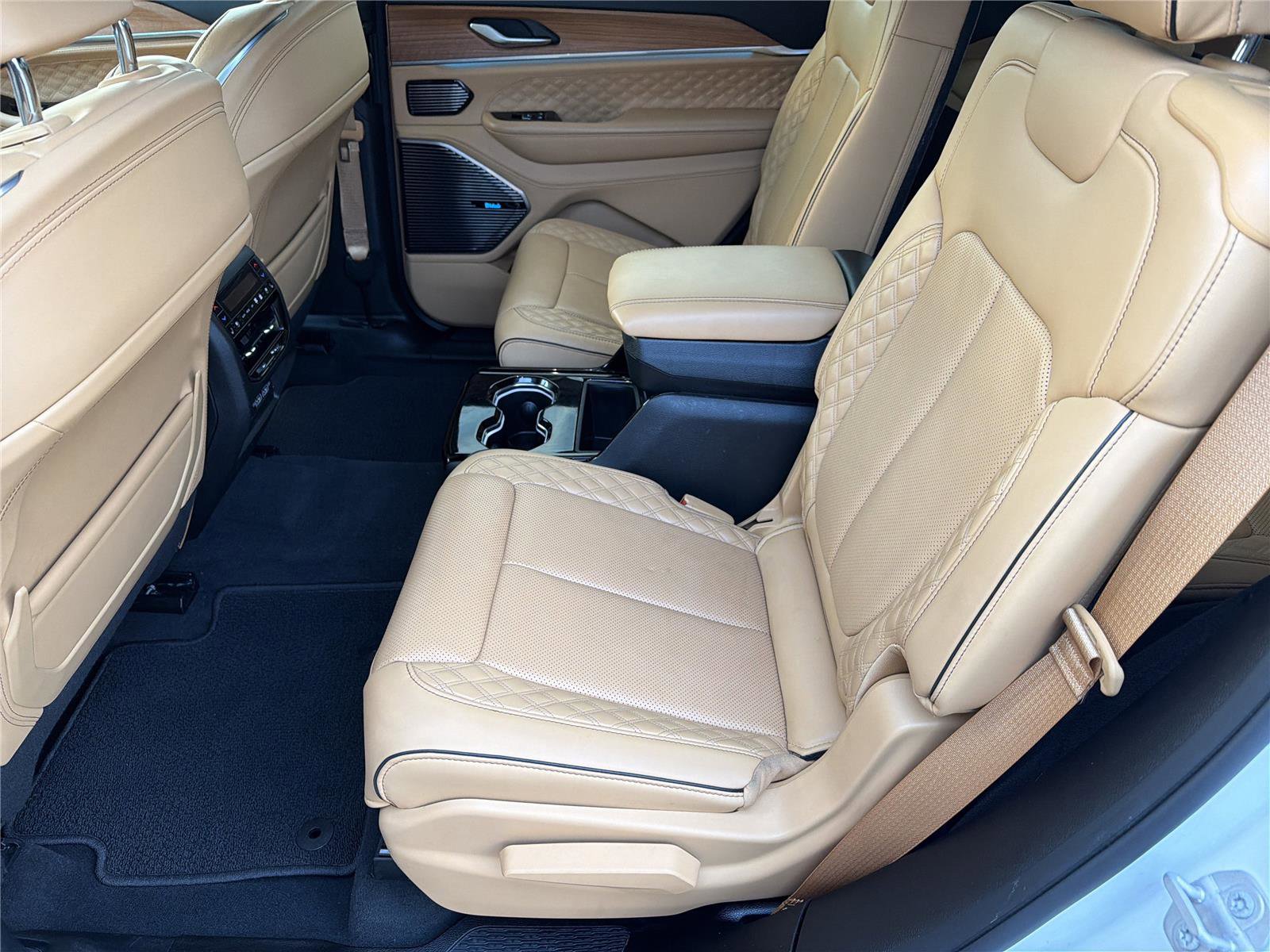 Used 2024 Jeep Grand Cherokee L Summit image 24