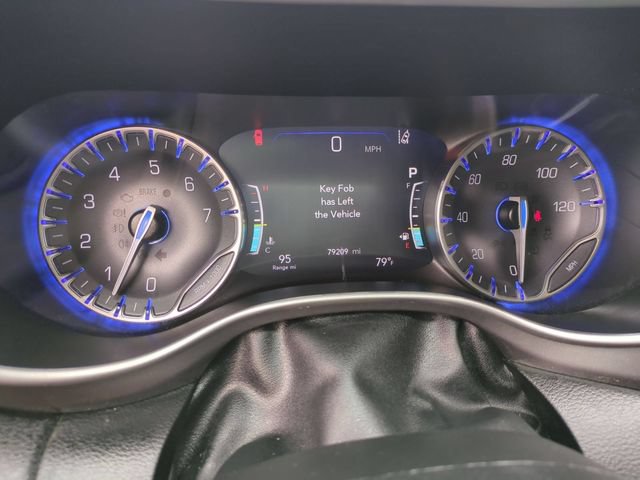 Used 2024 Chrysler Pacifica Touring-L FWD image 11