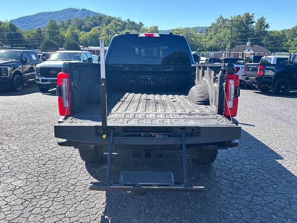Used 2023 Ford F250 Platinum AWD/4WD image 7